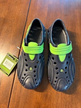 Dawgs Kids Black and Lime Water Shoes with Hook-and-Loop Strap